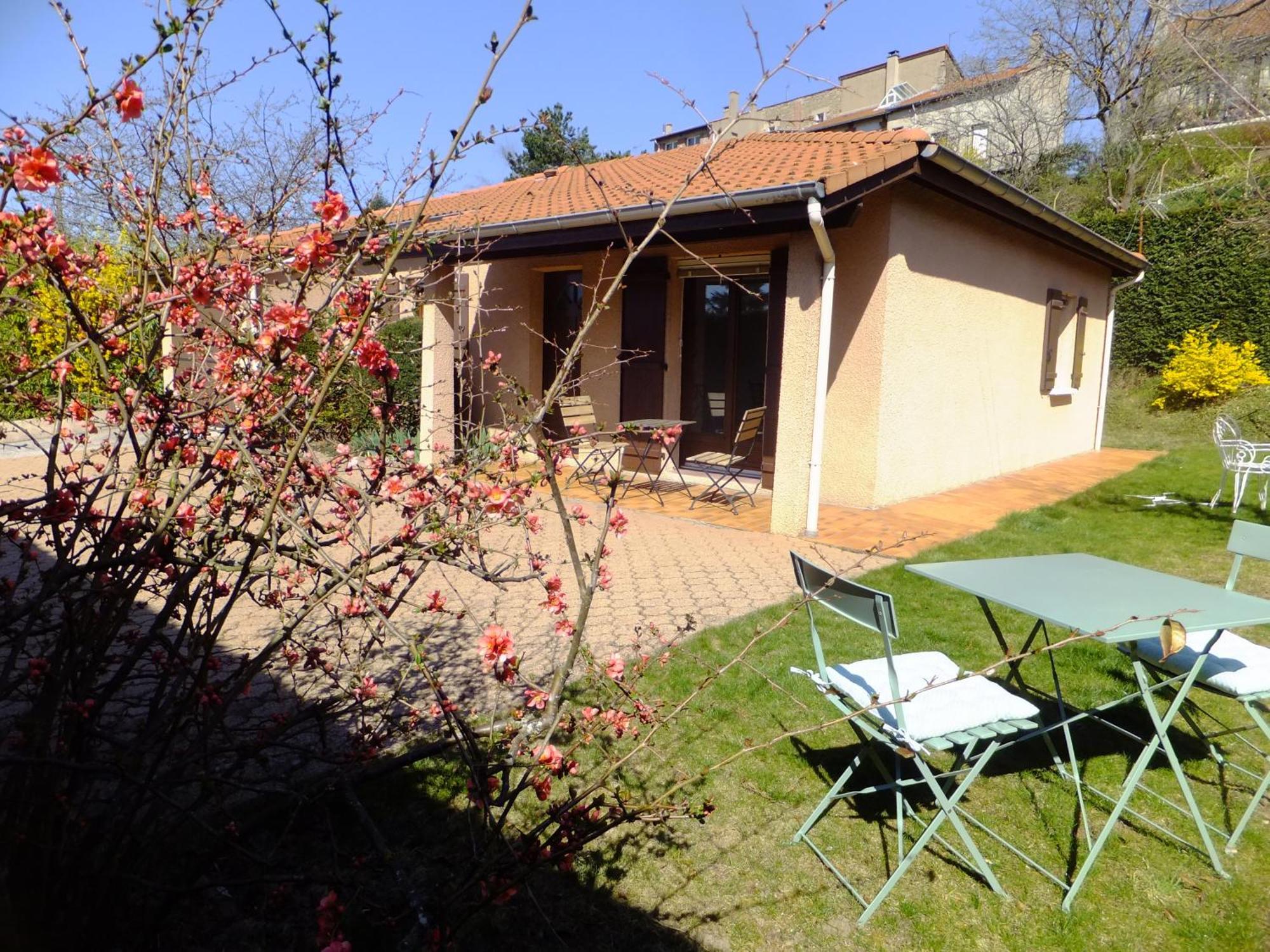 Le Clos Gentiane Saint-Etienne  Exterior photo
